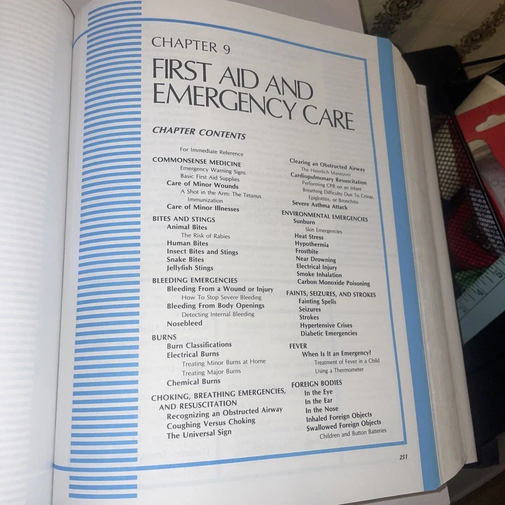 MAYO CLINIC FAMILY HEALTH BOOK Illustrated Home Medical Reference HCDJ 1990 XLNT